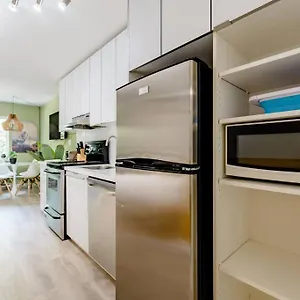  Apartment Hidden Gem: Historical Gastown Canada