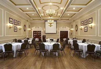Inn Old Mill Toronto Hotel