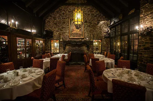 Inn Old Mill Toronto Hotel