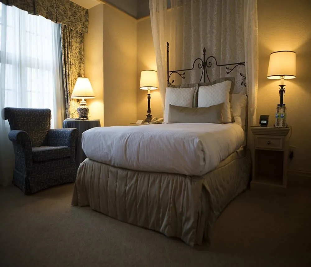 Inn Old Mill Toronto Hotel